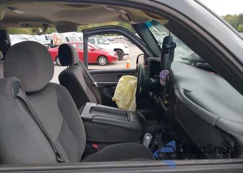 2003 GMC Sierra 1500 Sle z USA, uszkodzony, nr VIN 1GTEK19V53E376057